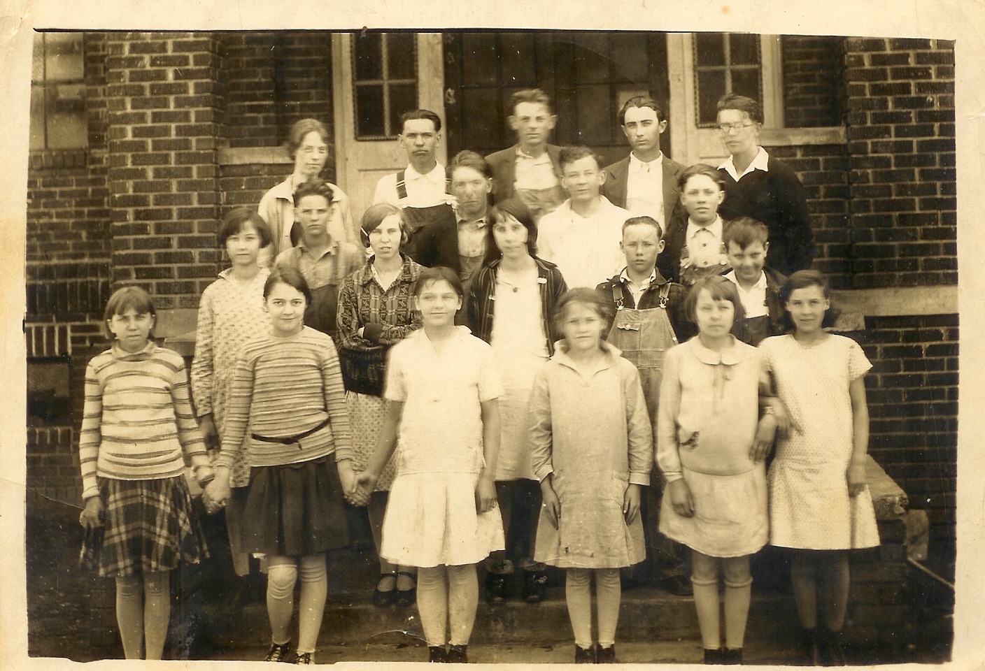 Black Star Elementary 1920's.jpg